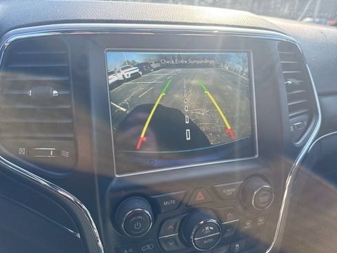 Used 2018 Jeep Grand Cherokee Limited image 27