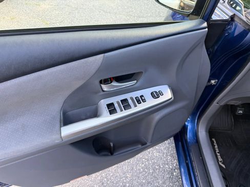 Used 2012 Toyota Prius V Three FWD image 33