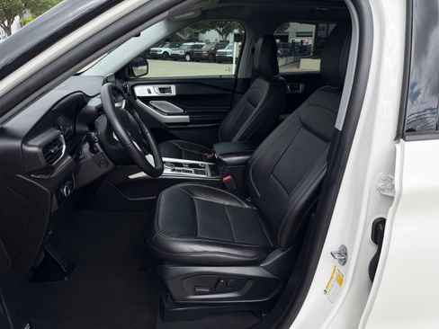 Certified 2024 Ford Explorer Limited w/ Limited Technology Package RWD image 16