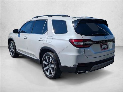 Used 2025 Honda Pilot Touring image 8
