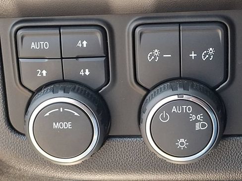 Used 2023 Chevrolet Tahoe Premier w/ Advanced Technology Package AWD/4WD image 23