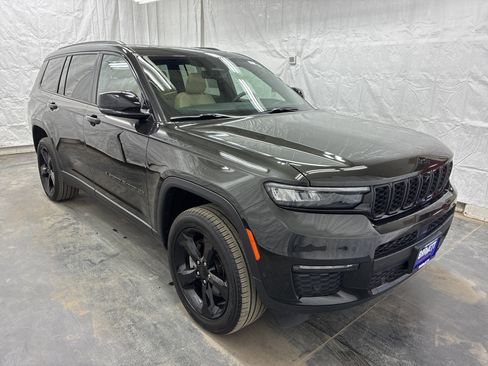 Certified 2024 Jeep Grand Cherokee L Limited w/ Luxury Tech Group II AWD/4WD image 4
