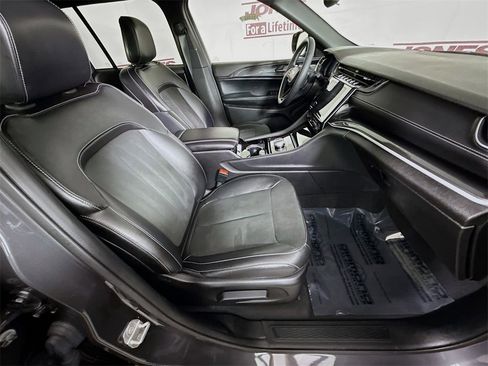 Used 2023 Jeep Grand Cherokee Altitude image 31