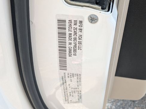 Used 2023 Chrysler Pacifica Touring-L FWD image 34
