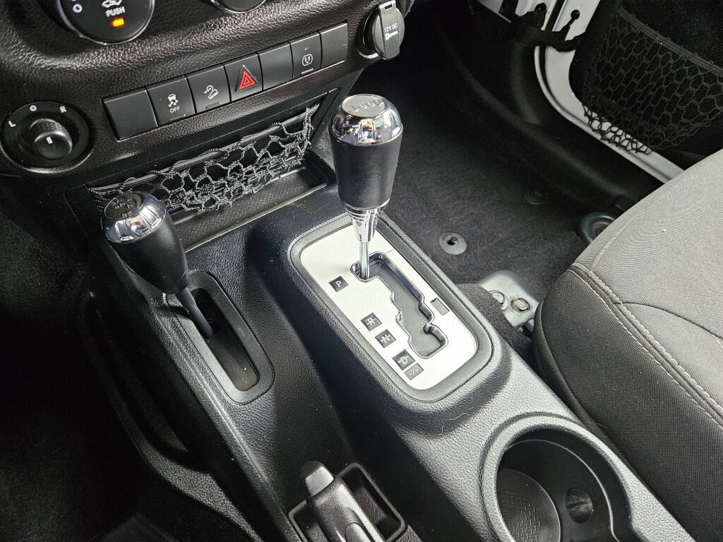 Used 2017 Jeep Wrangler Unlimited Sahara AWD/4WD image 25