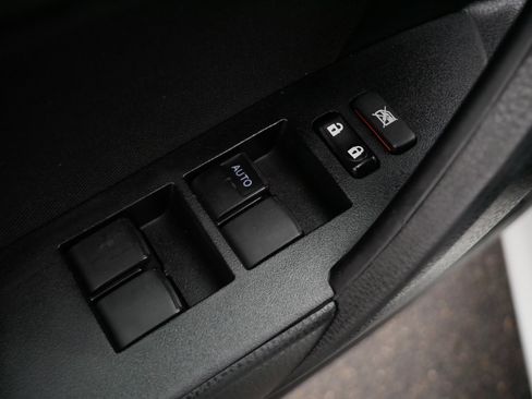 Used 2019 Toyota Corolla LE image 19