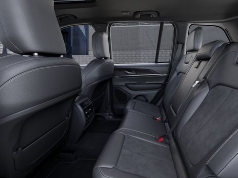 New 2026 Jeep Grand Cherokee Altitude AWD/4WD image 23