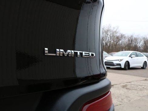 Used 2017 Jeep Cherokee Limited AWD/4WD image 17