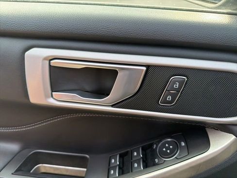 Used 2022 Ford Explorer XLT w/ Equipment Group 202A image 25
