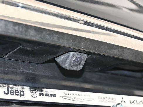 Used 2016 Toyota Camry SE image 34