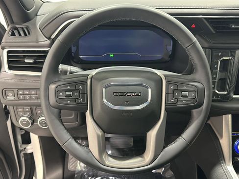 Used 2024 GMC Yukon Denali image 9