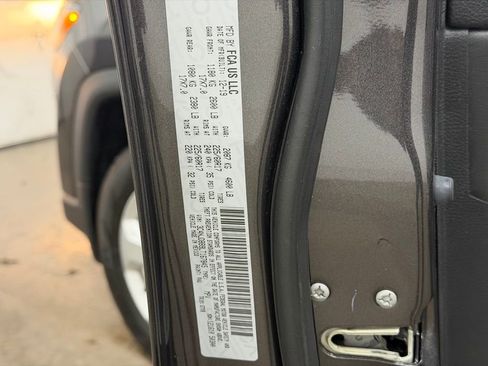 Used 2020 Jeep Compass Latitude w/ Cold Weather Group image 41