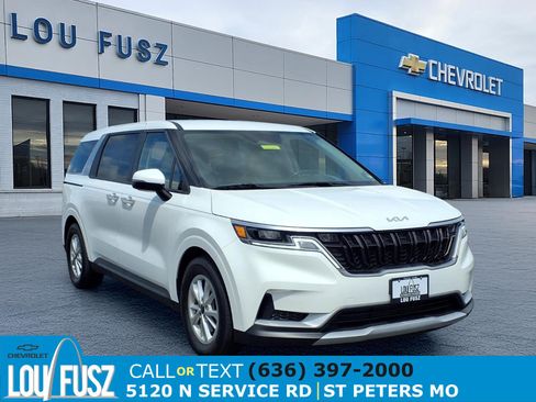 Used 2024 Kia Carnival LX FWD image 1