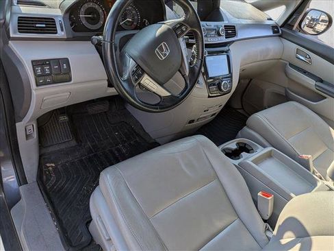 Used 2015 Honda Odyssey Touring Elite image 9