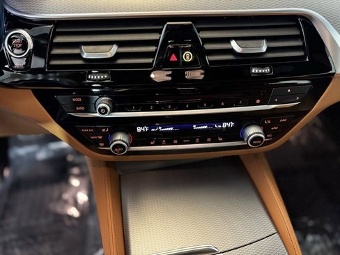 Used 2018 BMW 640i Gran Turismo xDrive w/ M Sport Package image 19