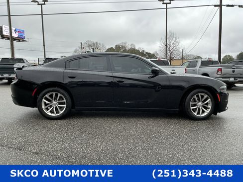 Used 2015 Dodge Charger SXT w/ Plus Group image 6