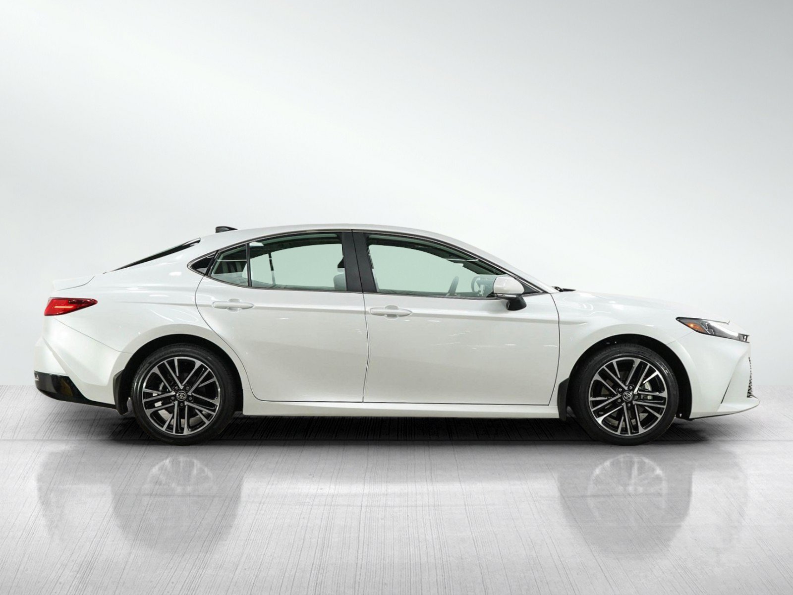 Used 2026 Toyota Camry XLE AWD/4WD image 6