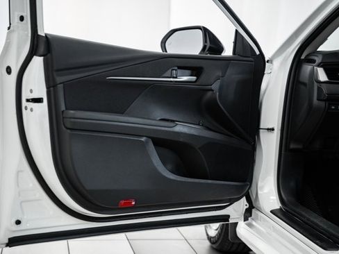 Used 2025 Toyota Camry LE image 35