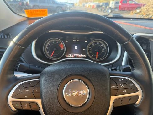 Used 2016 Jeep Cherokee Trailhawk w/ Comfort/Convenience Group image 19