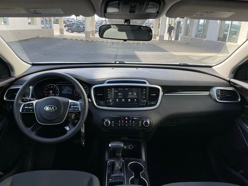 Used 2019 Kia Sorento LX image 10