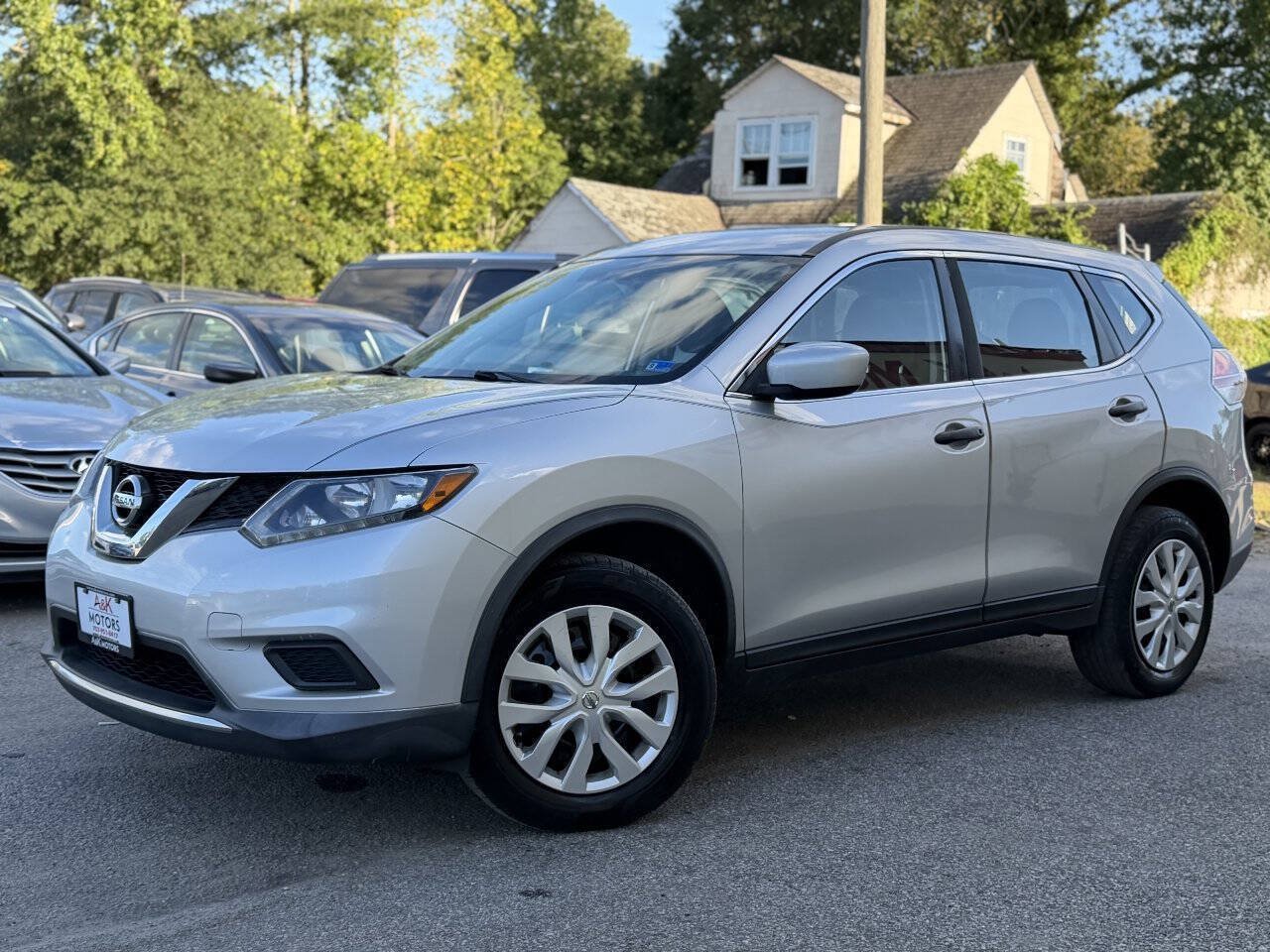 Used 2016 Nissan Rogue S AWD/4WD image 2