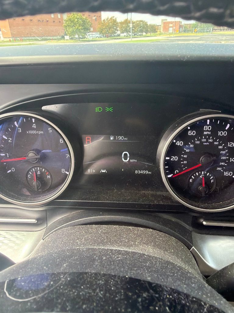 Used 2024 Kia Carnival LX FWD image 9