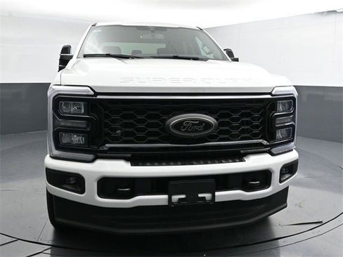New 2025 Ford F250 Lariat w/ Black Appearance Package image 5