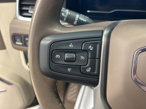 Used 2022 GMC Yukon XL Denali image 17