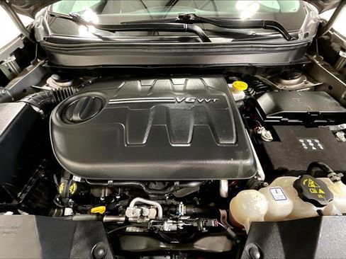 Used 2020 Jeep Cherokee Trailhawk w/ Cold Weather Group image 10