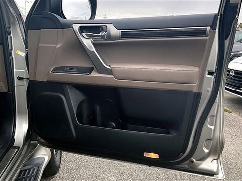 Used 2022 Lexus GX 460 Premium image 29
