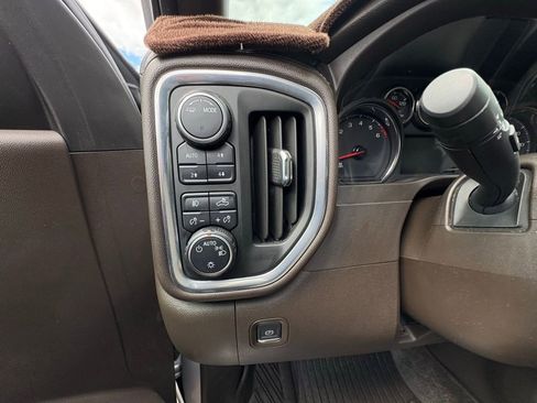 Used 2021 Chevrolet Silverado 1500 LT Trail Boss w/ Convenience Package II image 17