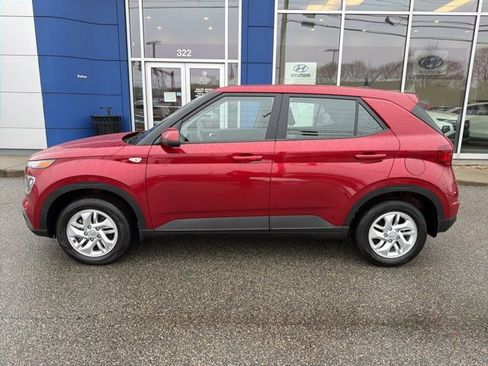 Certified 2025 Hyundai Venue SE image 8