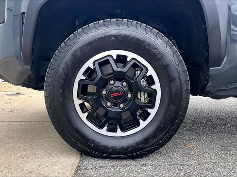 Used 2025 Toyota Tacoma TRD Off-Road image 11