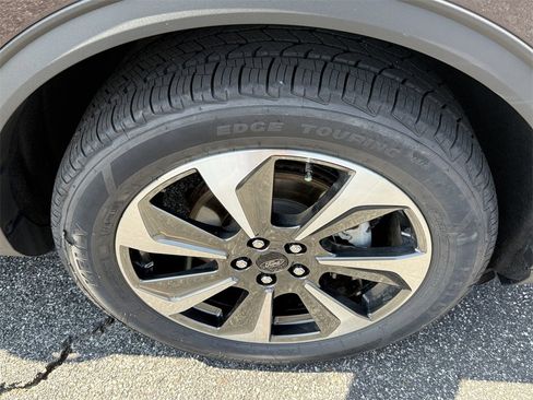 Used 2023 Ford Escape Platinum w/ Premium Technology Package image 11