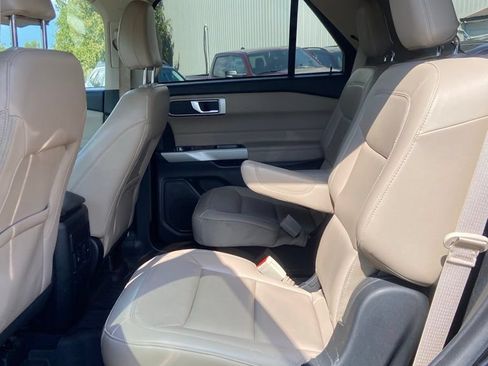 Used 2023 Ford Explorer XLT w/ Equipment Group 202A AWD/4WD image 12