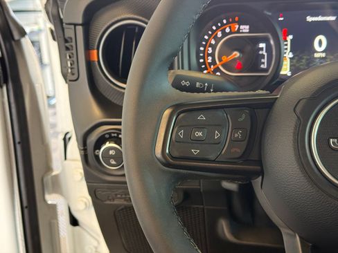 Used 2026 Jeep Gladiator Mojave AWD/4WD image 17