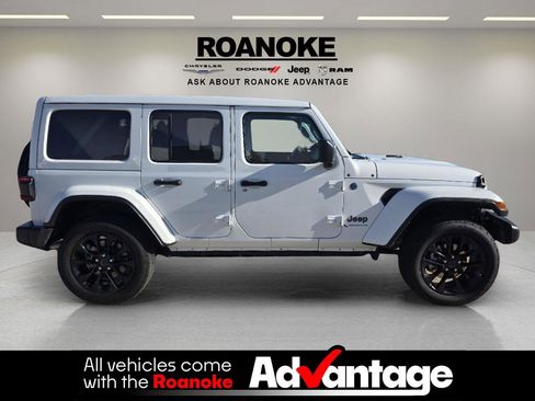 Used 2025 Jeep Wrangler Sahara w/ Safety Group image 11