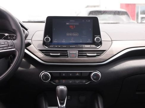Certified 2025 Nissan Altima 2.5 SV FWD image 24