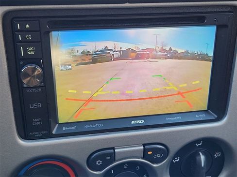 Used 2010 GMC Canyon SLE image 15