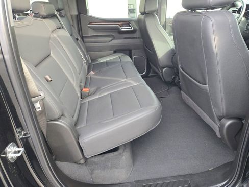 Used 2025 GMC Sierra 1500 SLT image 9