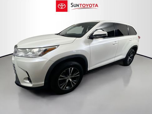 Used 2019 Toyota Highlander LE FWD image 9