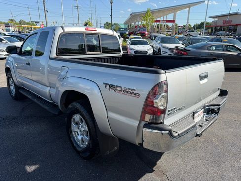 Used 2012 Toyota Tacoma 4x4 Access Cab V6 w/ TRD Off-Road Pkg image 3