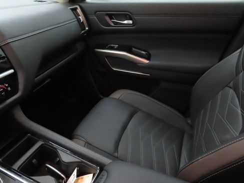 Used 2025 Nissan Pathfinder Platinum w/ Cargo Package image 19