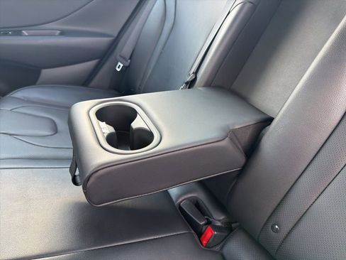 Used 2023 Hyundai Elantra Limited image 36