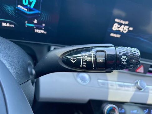 Used 2024 Hyundai Elantra Limited FWD image 19