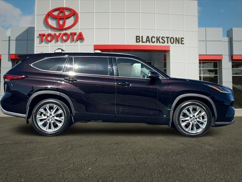 Used 2022 Toyota Highlander Limited AWD/4WD image 2