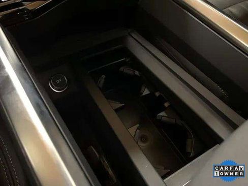 Used 2023 Audi e-tron Premium Plus image 59