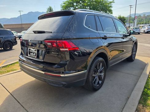 Used 2022 Volkswagen Tiguan SE w/ Panoramic Sunroof Package AWD/4WD image 5