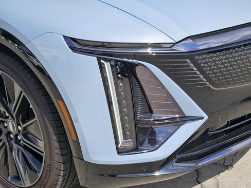 New 2025 Cadillac Lyriq Sport w/ LPO, Floor Liner Package RWD image 9