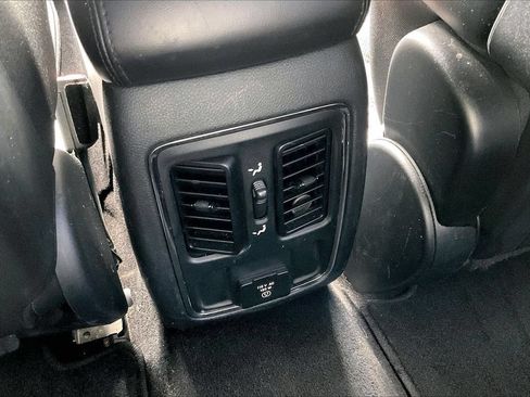 Used 2019 Jeep Grand Cherokee Altitude AWD/4WD image 17